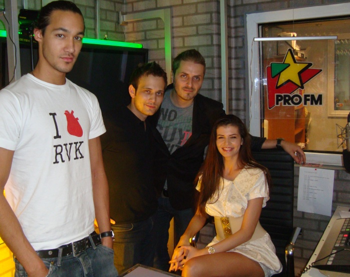 0-189118-moni.jpg