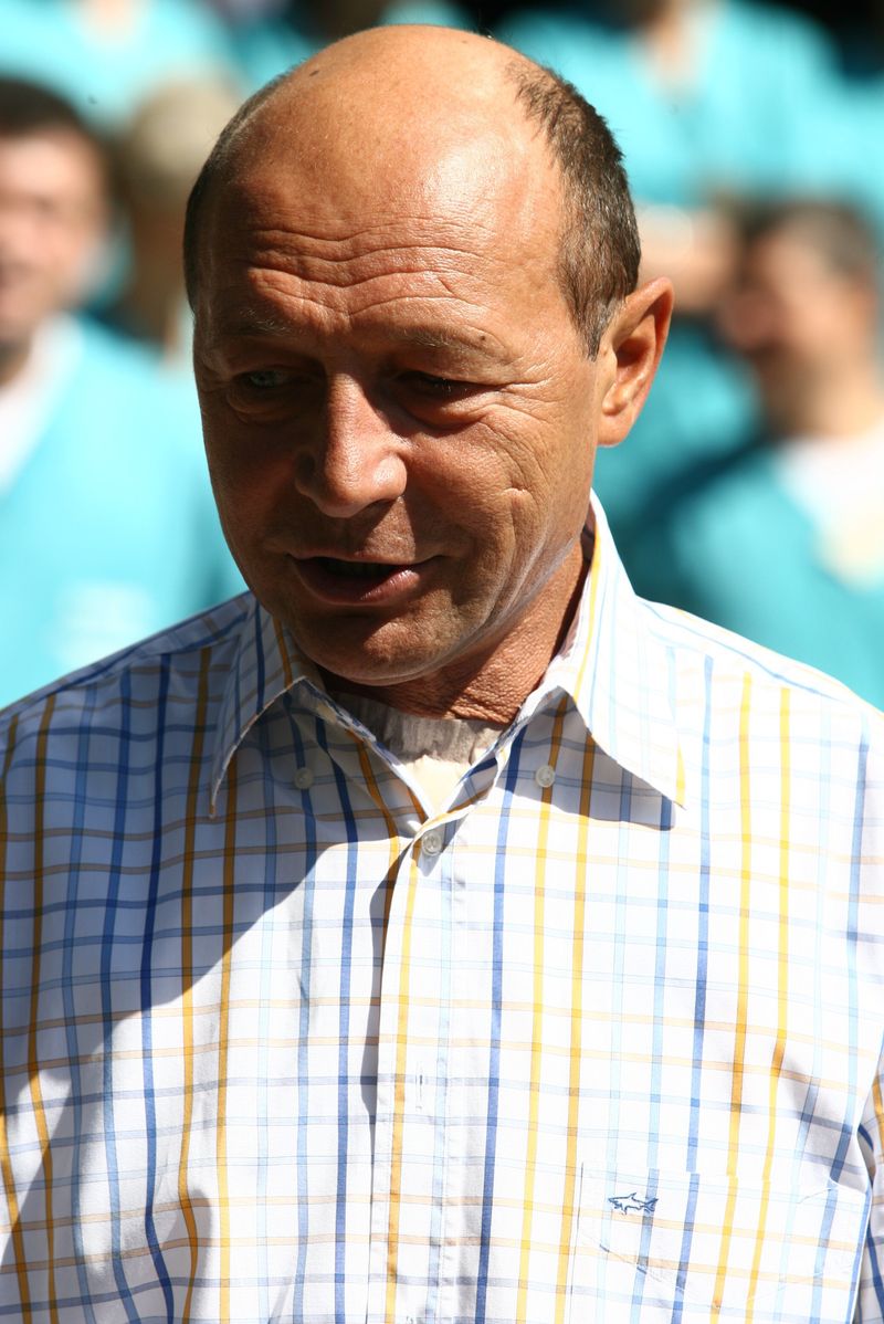 0-190125-basescu.jpg