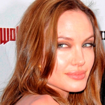0-197427-angelina.jpg