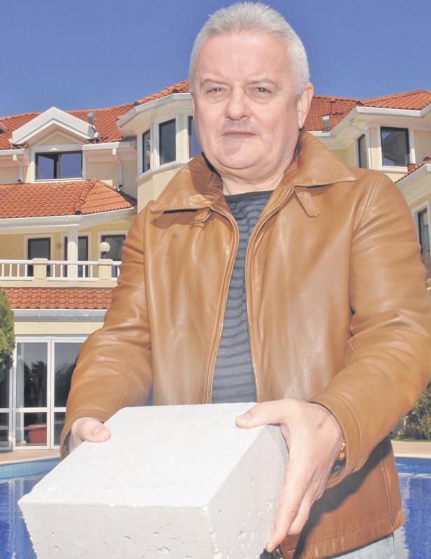 4211-198754-irinel_columbeanu_caramida_1.jpg