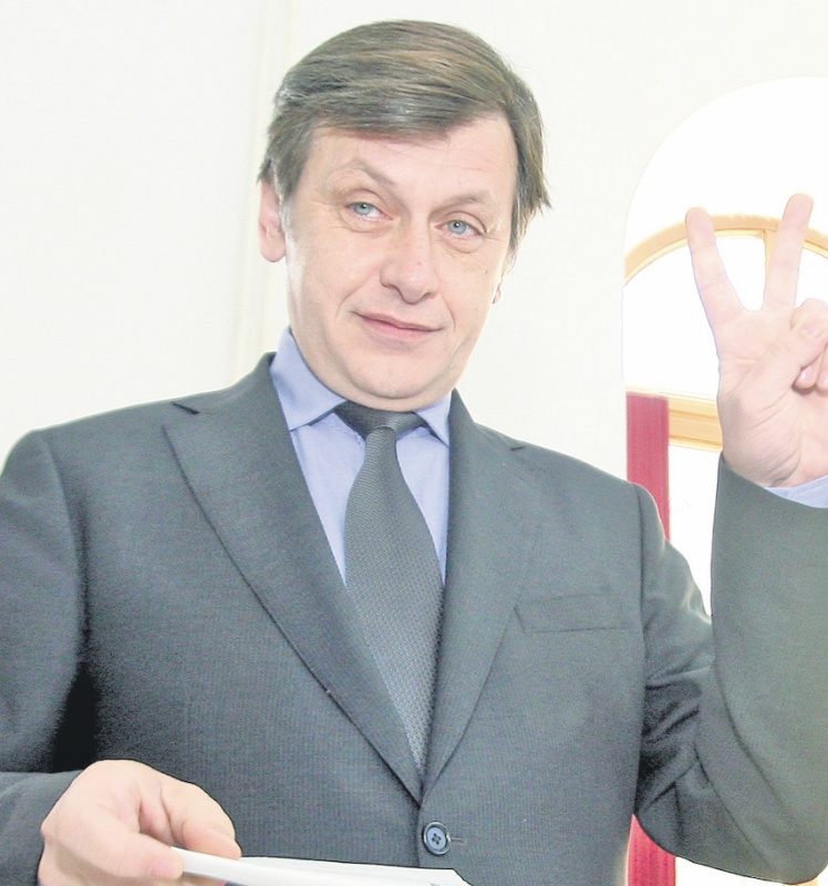 4225-202937-crinantonescuvot1.jpg 4225-202937-crinantonescuvot1.jpg