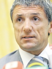 4225-202955-gicapopescutifetz1.jpg 4225-202955-gicapopescutifetz1.jpg