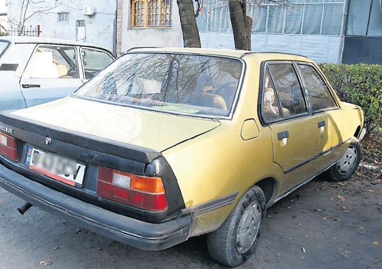 4236-206379-masina.jpg