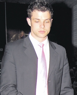 4241-207925-13rickysofer.jpg