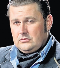 0-215419-toni.jpg