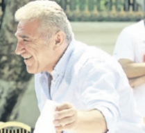 4274-217682-15becali.jpg