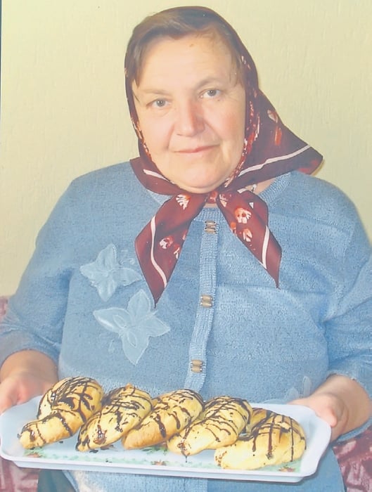 4278-218852-27lady.jpg