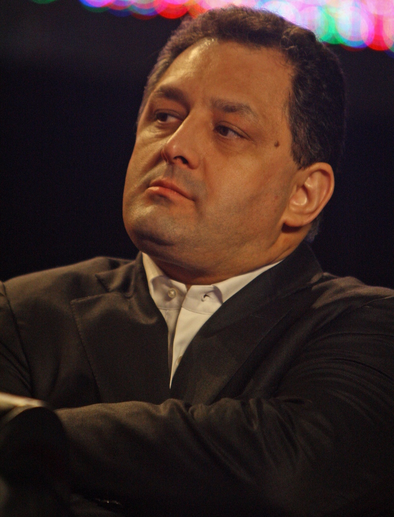 0-227936-vanghelie.jpg