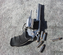 0-228023-pistol.jpg