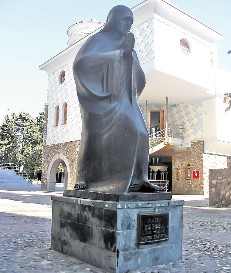 4355-239141-statuie.jpg