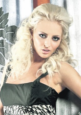 4381-246987-deliamatache1.jpg