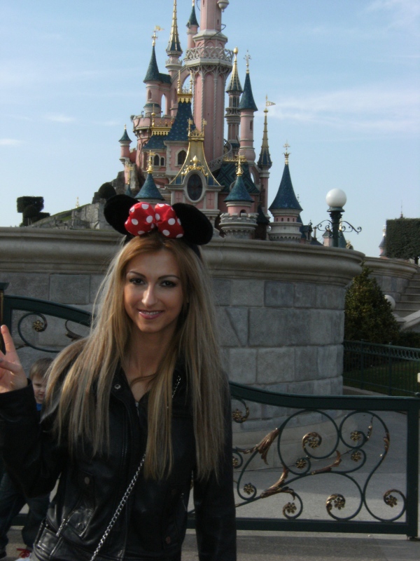 0-253326-disneyland.jpg