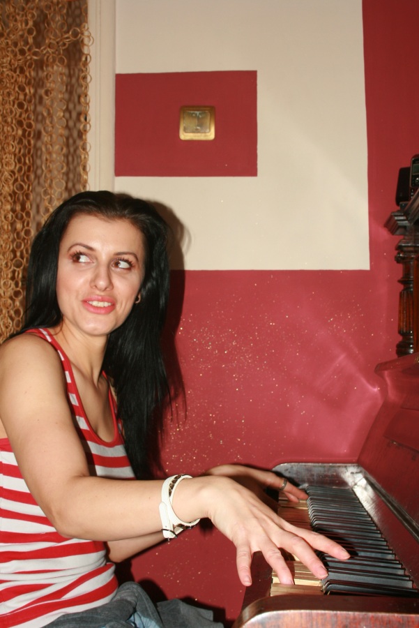 0-257626-260410carmen121.jpg