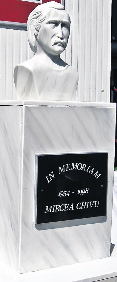4413-256805-statuie.jpg