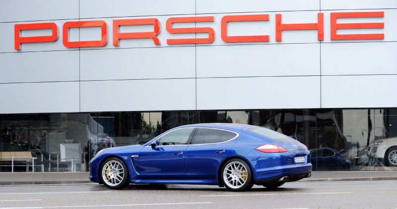 0-260326-porschepanameraalbastruepa1.jpg 0-260326-porschepanameraalbastruepa1.jpg