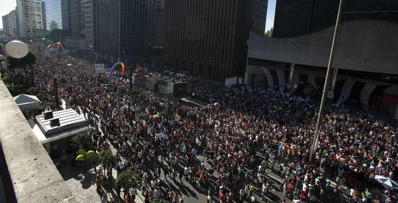0-260493-gay_parade_brazil.jpg