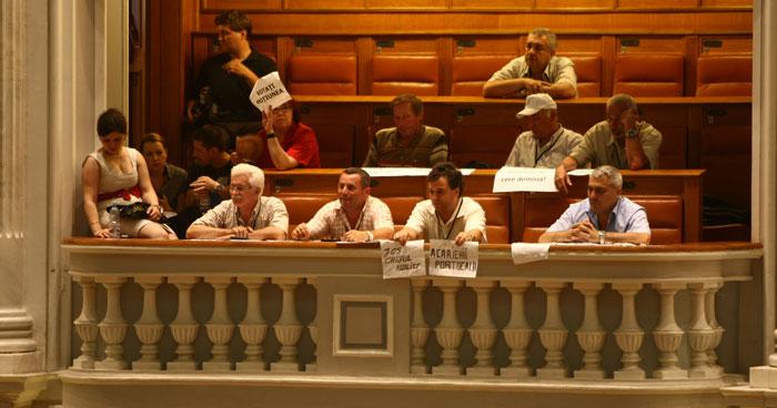 0-263746-protest_parlament.jpg