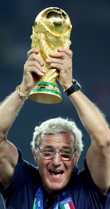 Marcello Lippi ridică trofeul Cupei Mondiale în 2006