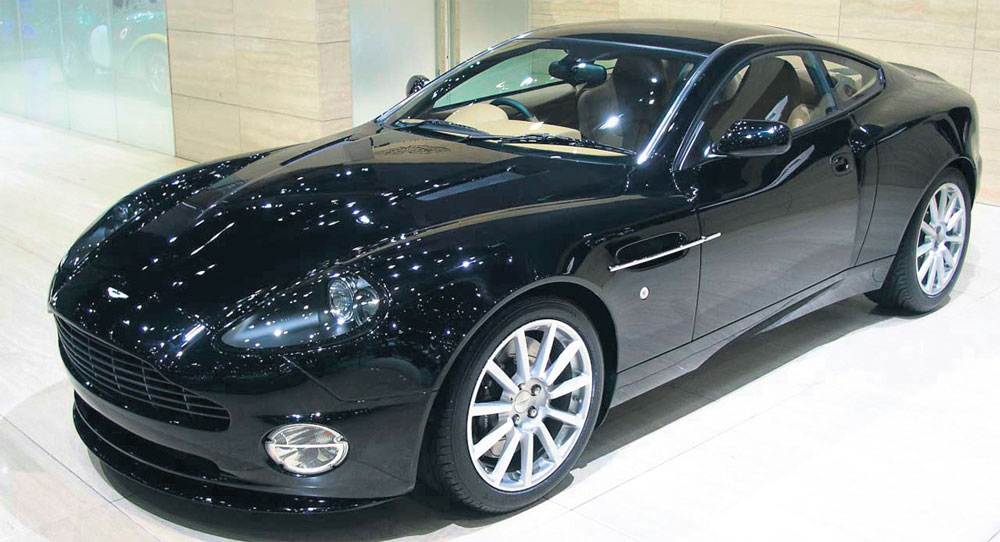 Un astfel de Aston Martin are Georgia Gabriela Voicu