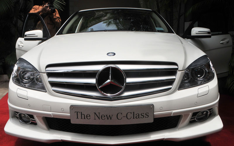 4435-262675-mercedes_benz_class_c.jpg