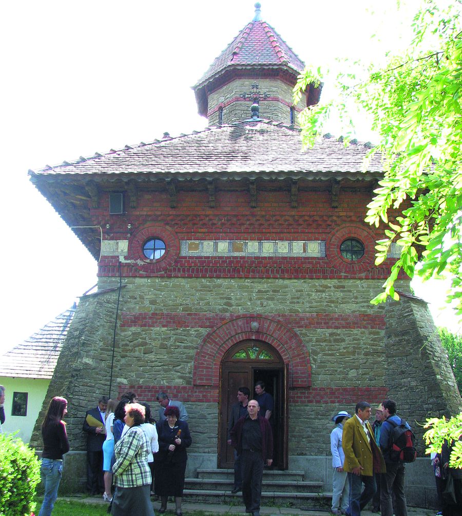 ipotesti Biserica.jpg