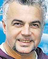 4438-263638-enache_surpriza_colegi.jpg