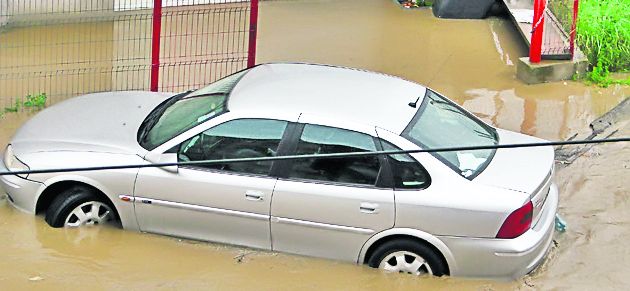 Ploile şi vijeliile i-au terorizat pe români: Totul pluteşte în case!