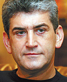 4444-265809-gabriel_oprea.jpg 4444-265809-gabriel_oprea.jpg