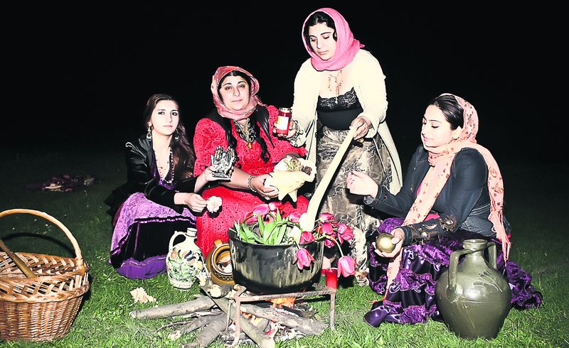 Lucreţia, vrăjitoarea în roşu, i-a făcut descântece de noapte lui Diaconescu, împreună cu ucenicele ei