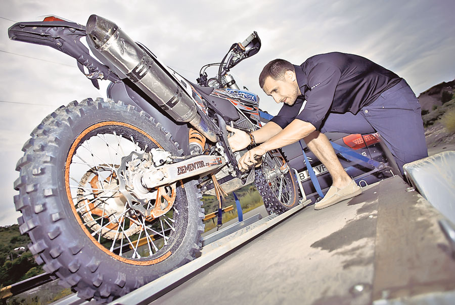 dani-otil-enduro-Redbull-Romaniacs.jpg