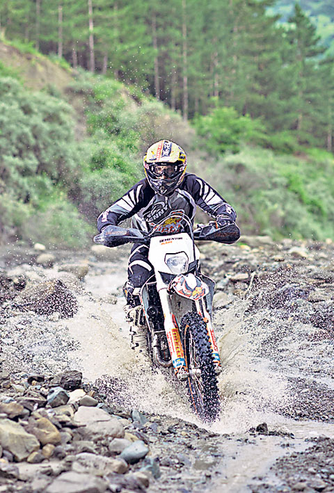 dani-otil-enduro-Redbull-Romaniacs.jpg