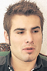 4451-268430-adrian_mutu.jpg 4451-268430-adrian_mutu.jpg