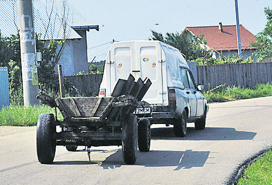4454-269565-caruta_masina_bacau.jpg