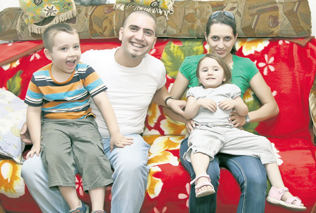 4455-269909-fam.jpg