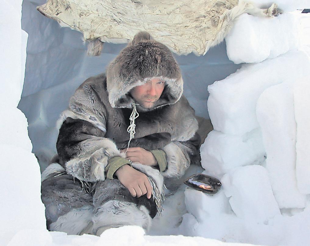 În aventura din Antarctica, “Supravieţuitorul” a locuit într-un iglu