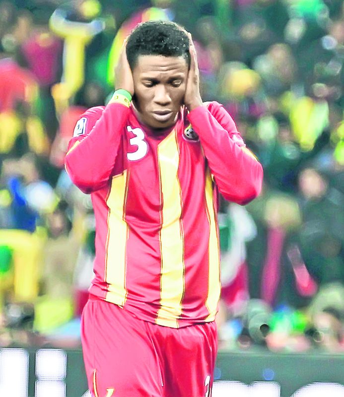 Gyan Asamoah, imaginea deznădejdii, după ce a ratat penalty-ul care ar fi putut duce Ghana în semifinalele CM