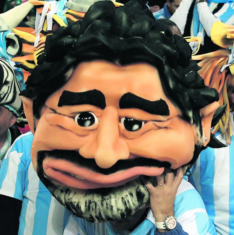 4456-270240-diego_maradona_masca.jpg