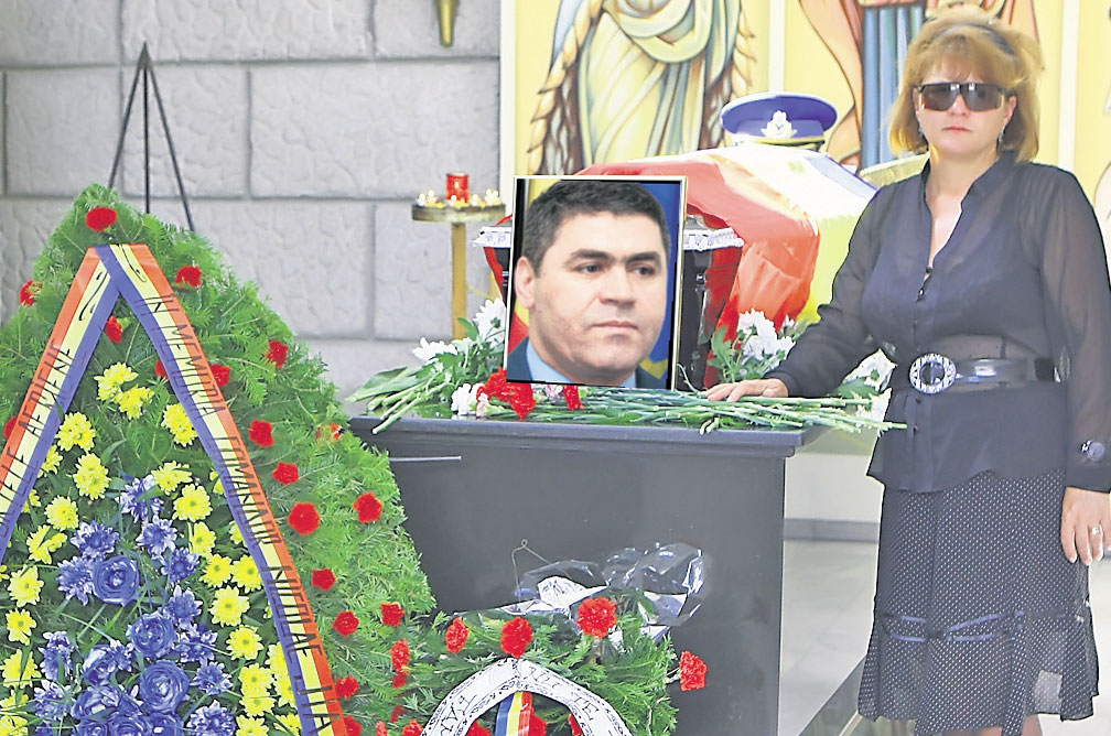 Doina (47 de ani) veghează la căpătâiul soţului ei, comandorul Nicolae Jianu