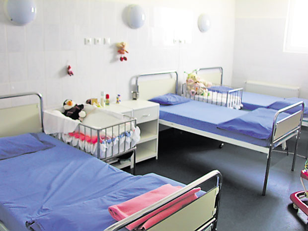 După ce nasc, mămicile deţinute stau într-o încăpere împreună cu bebeluşii lor