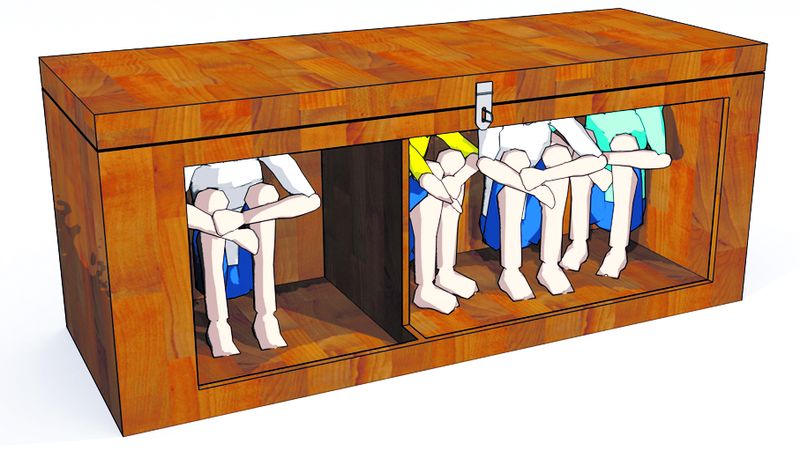 Aşa au rămas prinşi cei patru copii, după ce sistemul de închidere a lăzii s-a blocat