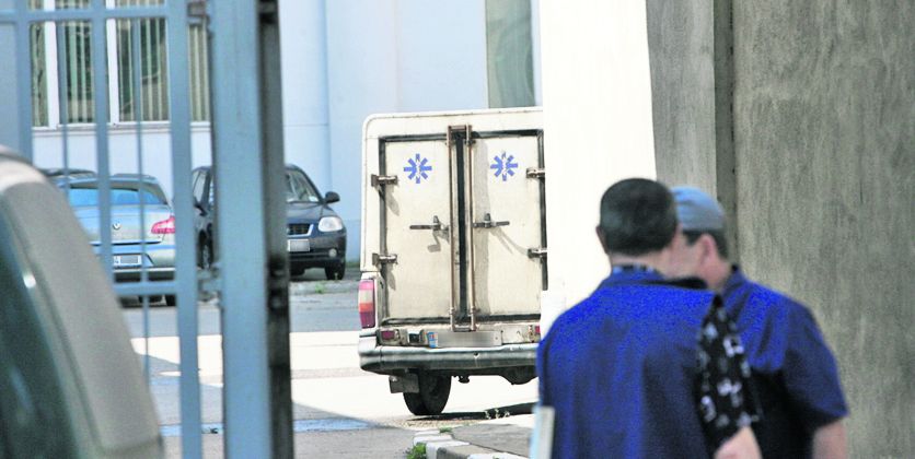 Cu această maşină plină de rugină a fost dus cadavrul cântăreţei la morgă