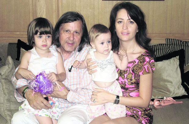 Alessia, Ilie, Emma şi Amalia (de la stânga), pe vremea când formau o familie fericită