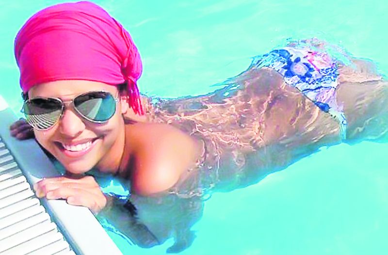 Andreea Popescu se consolează la piscină după ce l-a pierdut pe Liviu