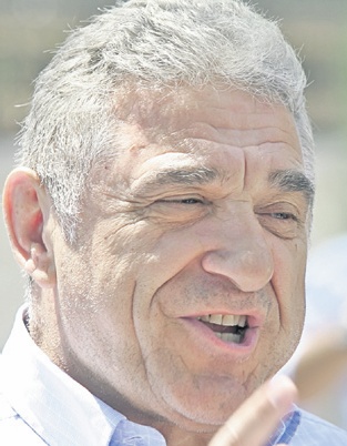 4478-276549-becali.jpg