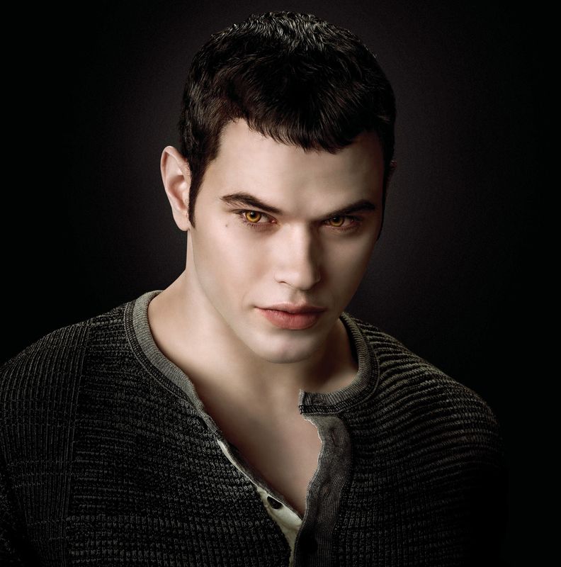 4484-278633-kellan_lutz.jpg