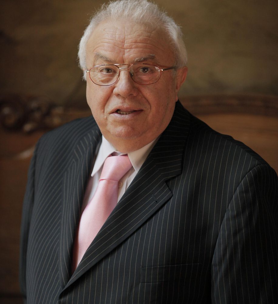 0-285710-alexandru_arsinel.jpg