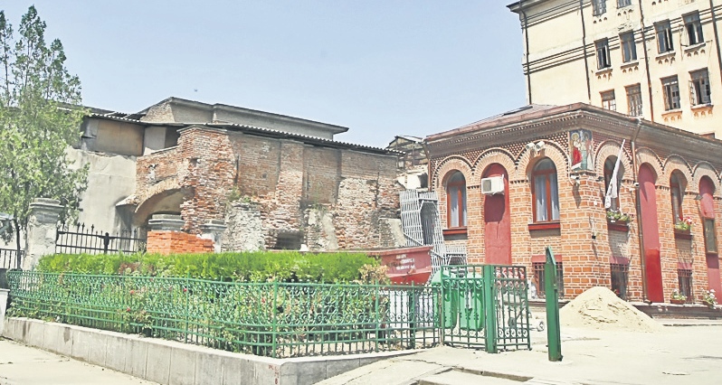 4485-278907-curteaveche1.jpg