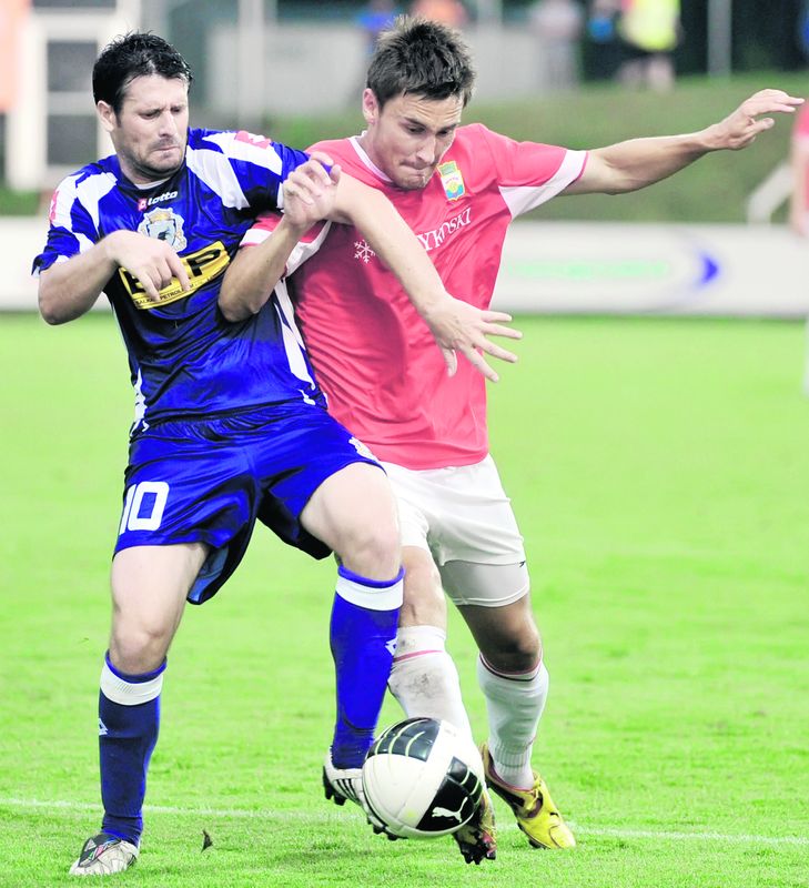 Tameş (stânga) a marcat unul dintre golurile Timişoarei în partida tur