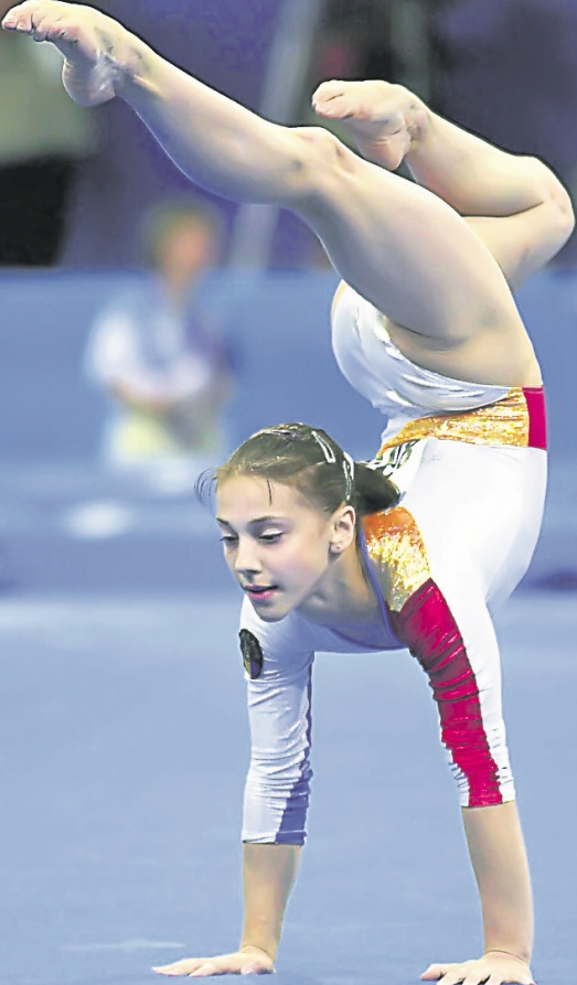 4491-280471-27andreea_raducan_medalie_australia.jpg