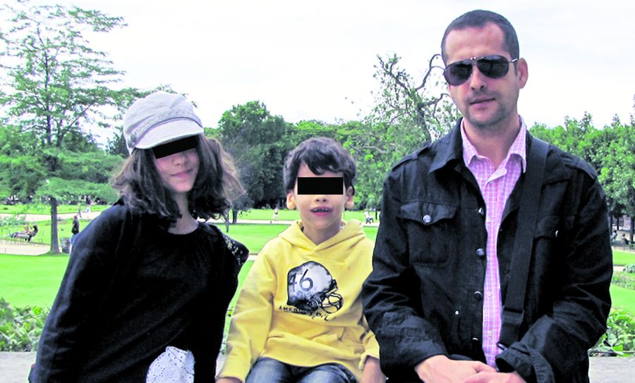 Ştefania, Filip şi tatăl lor, Mădălin (de la stânga), au fost în vacanţă pentru prima oară împreună cu Cristina